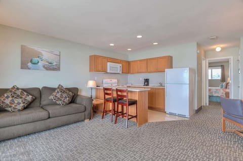 The kitchen is just steps away