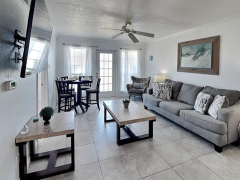 Welcome to Victorian 8201 - Gone Coastal!