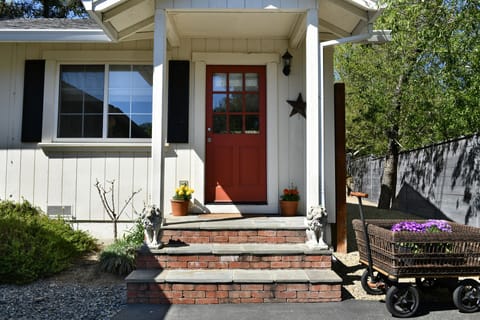 Welcome to Lone Star Farm Guest House!