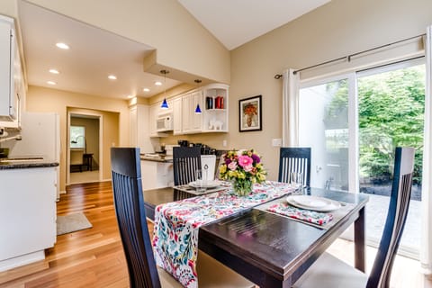 Expandable dining room table w/ beautiful natural lighting and vaulted ceilings.