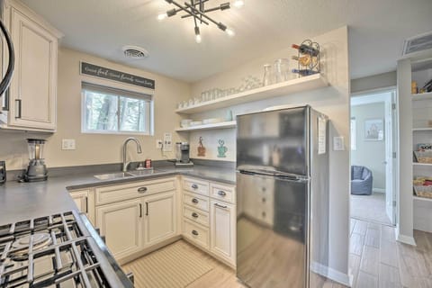 Kitchen | Dishware & Flatware Provided