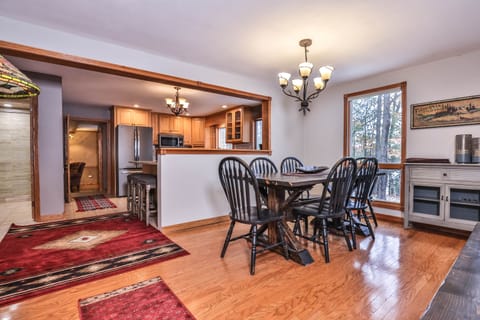 Open concept kitchen/dining area