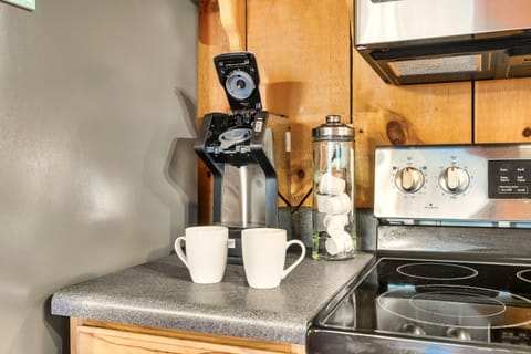 The coffee maker uses K cups or coffee grounds.