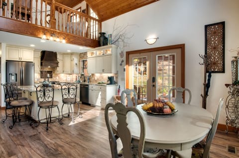 Dining Area looking toward Kitchen