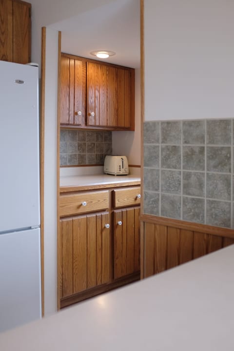 Make coffee and toast in the kitchen nook