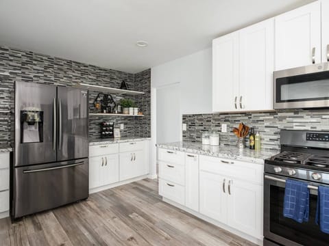 Upgrade to having groceries stocked in the fridge and pantry before you arrive - now that's a stress free vacation! #GroceriesDoneRight