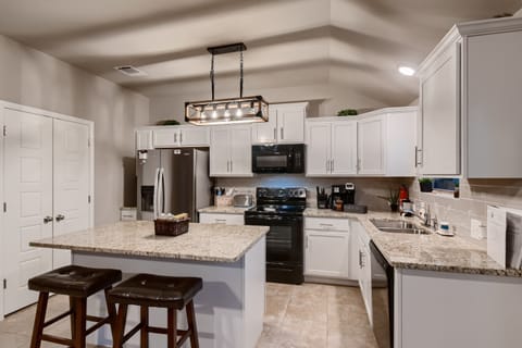 Prepare a big family meal in this fully stocked kitchen with all the essentials.