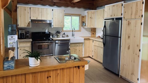 An additional small sink over the bar area.