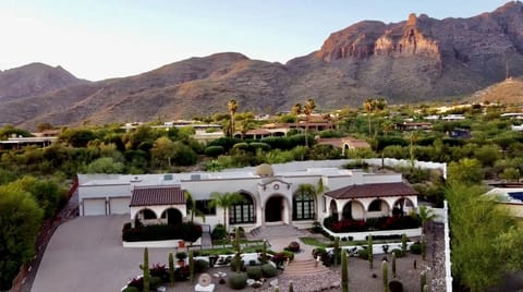 Luxury home in Catalina Foothills Tucson with Mountain and city views 