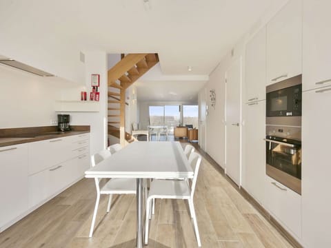 Water, Plant, Building, Daytime, Property, Sky, Swimming Pool, Azure, Tree, Body Of Water