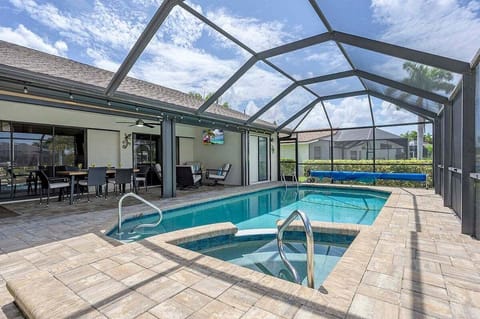 Coral Getaway Outdoor Pool and Spa