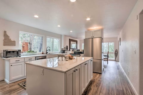 Kitchen | Dishwasher | Coffee Maker | Toaster Oven