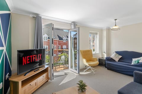 Enjoy your favorite Netflix movie or series in the lounge 