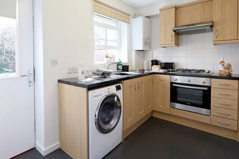 Fully equipped with washer dryer 