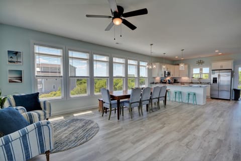 Ktichen and Dining Room