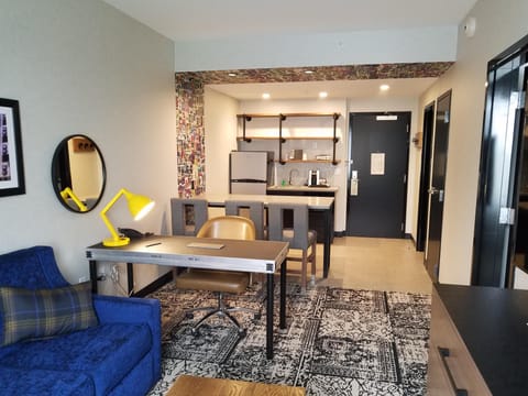 1 Diamond Suite ADA Accessible Living Area