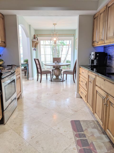 Kitchen and breakfast room with private garden view!