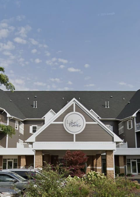 Front of Lake Pointe Condos