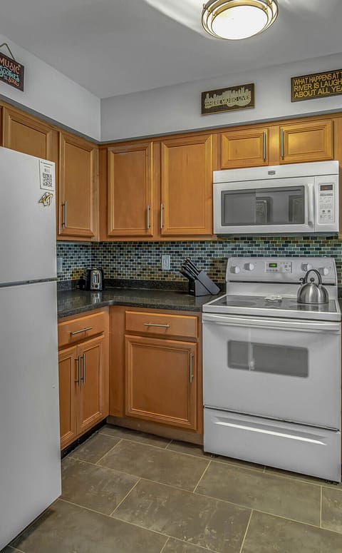 Fully equipped kitchen.