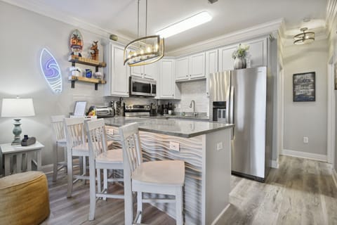 Extended bar seating for 6 with under bar lighting 