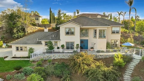 A short drive to Temecula, Fallbrook and other amazing Wedding locations.