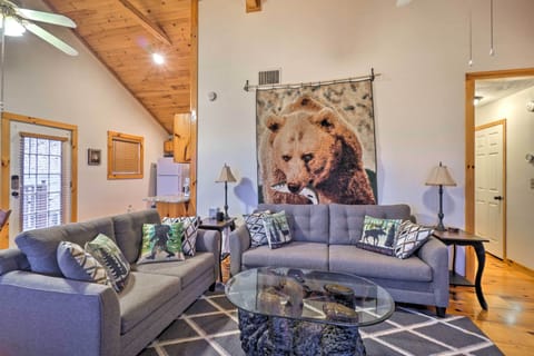 Living Room | Free WiFi | Gas Fireplace