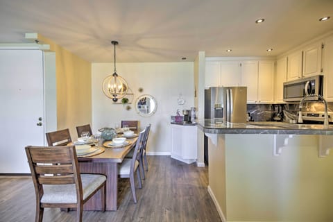 Dining Area | Dishware/Flatware Provided