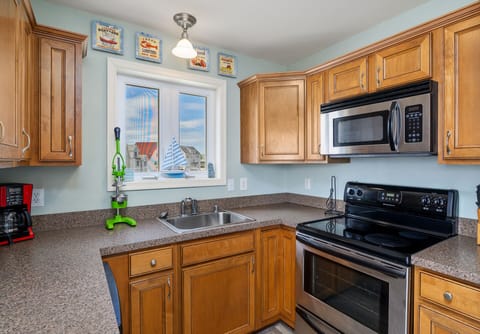 Well-equipped Kitchen even has an Orange Press - or as we call it, an Orange Crush Machine!