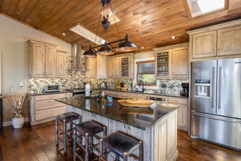 Modern Appliances and Granite Counter Tops