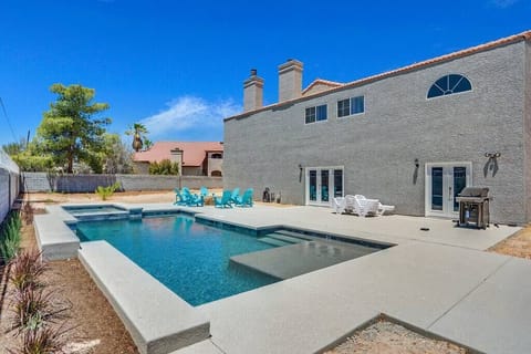Backyard with Pool & Spa (6ft Deep)