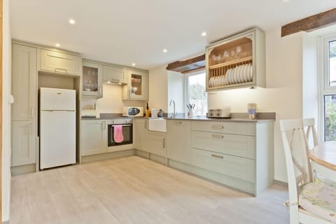 Secret Cottage Coniston kitchen