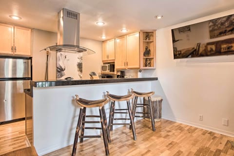 Kitchen | Breakfast Bar