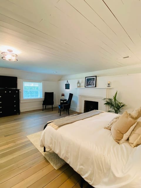 The Magnolia Room sitting area and view of the large magnolia tree in front.