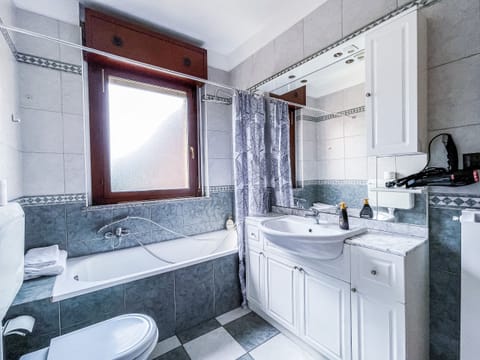Bathroom with Bathtub/Shower
