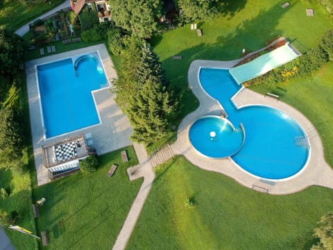 Property, Swimming Pool, Bird'S-Eye View, Estate, Leisure, Urban Design, Grass, Tree, Real Estate, Land Lot