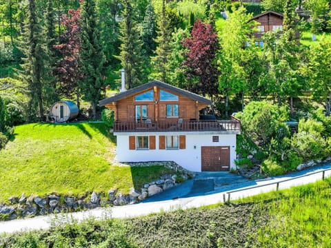 Property, Wood, Building, Architecture, Door, Cottage, Beam, Wood Stain, Brickwork, Siding