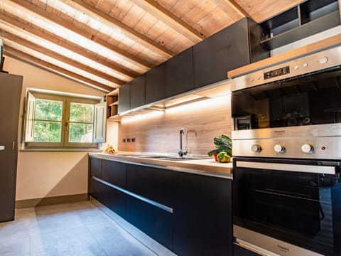 Water, Plant, Building, Daytime, Property, Sky, Swimming Pool, Azure, Tree, Body Of Water