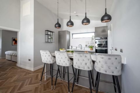 Dining room at 5 Bol Y Maer, Bude, Cornwall, self catering with Beach Retreats.