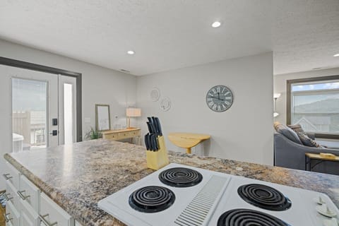 Kitchen/ Living Room