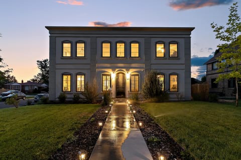 Front of house facing City Park