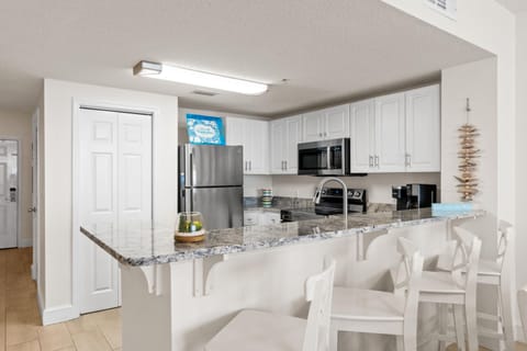 Kitchen with Breakfast Bar