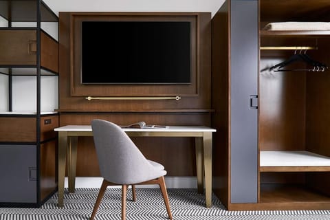1 ARC ADA Queen Seating Area