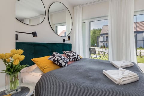 Relax in the stylish living area with a comfortable bed and modern decor.