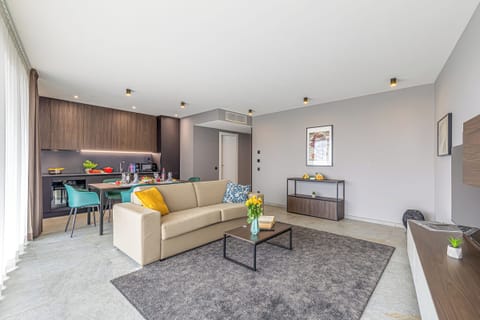 Living room & dining space