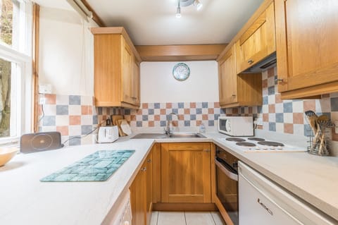 Rose Bank Cottage in Coniston kitchen