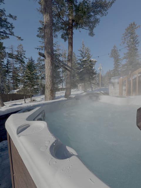 BRAND NEW HOT TUB!