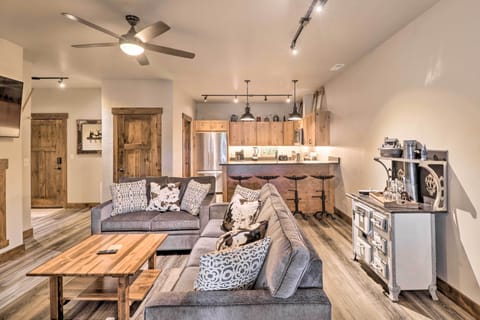 LIving Room | Kitchen | Free WiFi