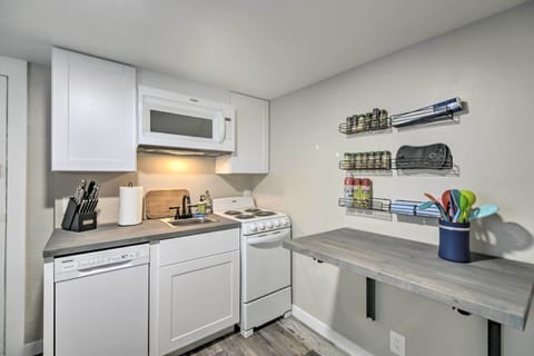Kitchenette | Dishwasher | Stove/Oven