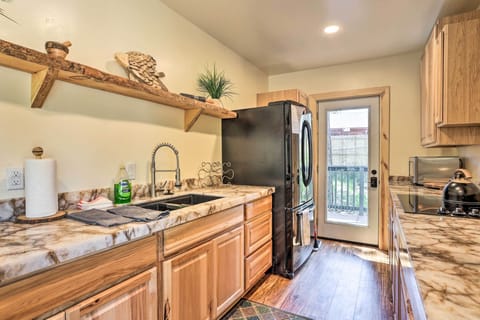 Kitchen | Trash Bags/Paper Towels Provided | Stove/Oven | Coffee Maker