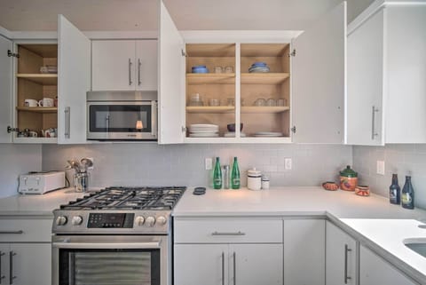 Full Kitchen | Gas Range | Microwave | Fridge w/ Ice Maker